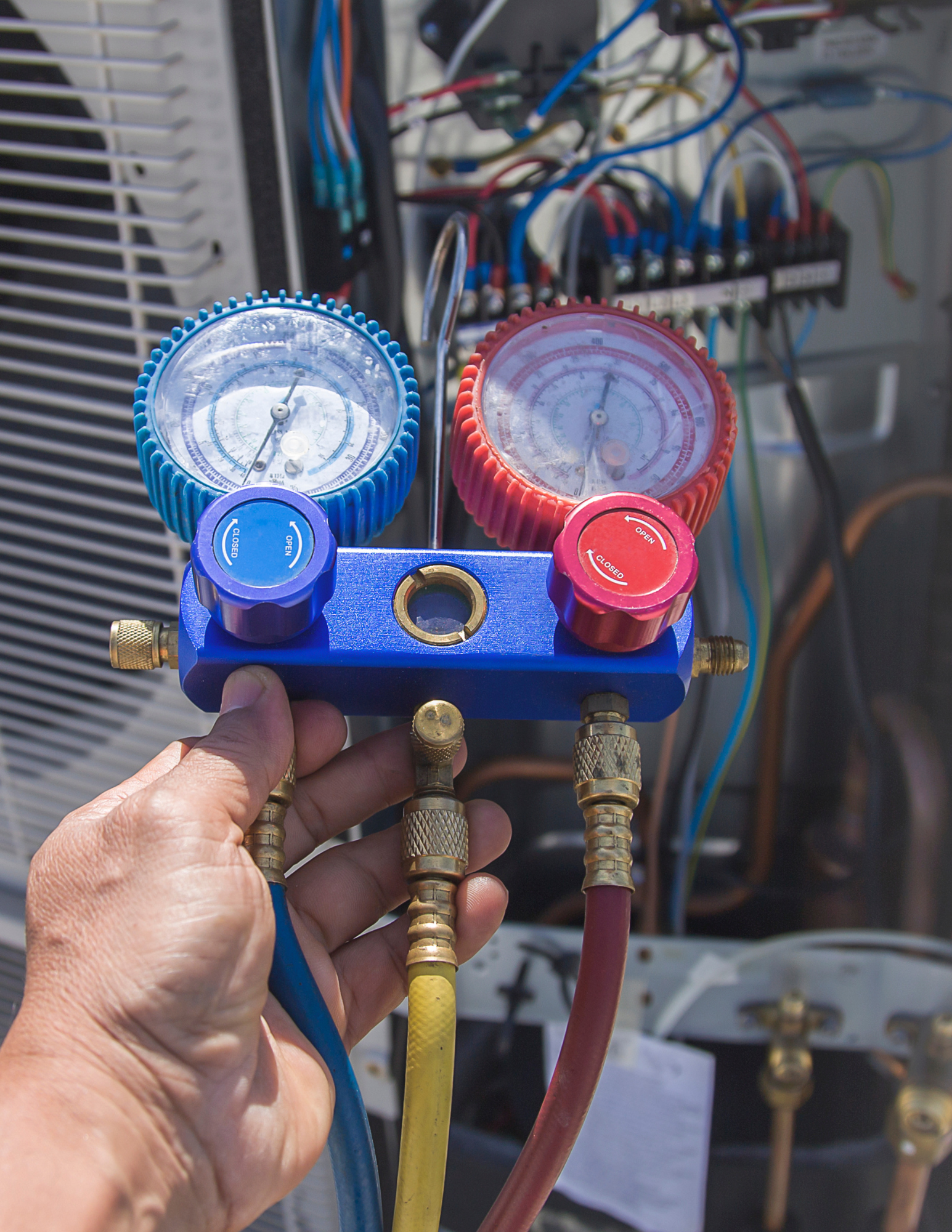 Heating HVAC tecnica testing the system